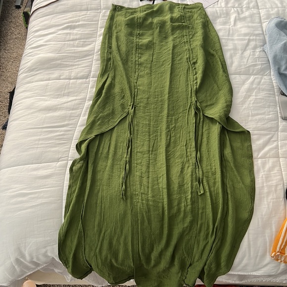 Olive Linen Look Long Sleeve Plunge Beach Top & Ruched Front Maxi Skirt -US 4 - Picture 6 of 9